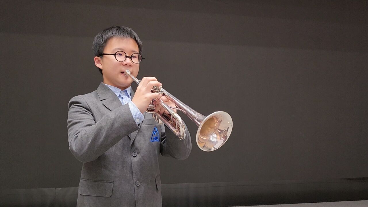小号表演,小号中号大号_大山谷图库