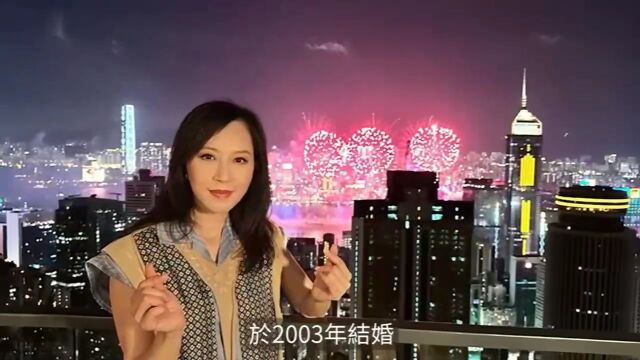 港圈“冻龄富婆”公开珍贵婚照,与现任丈夫再婚20年成最强继母