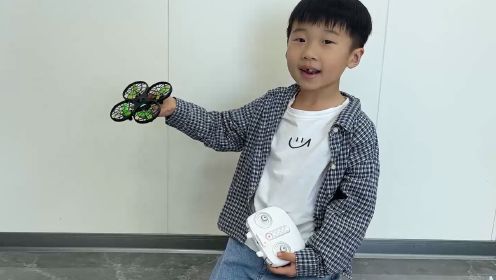 儿童益智玩具无人机，一键起飞还能翻滚