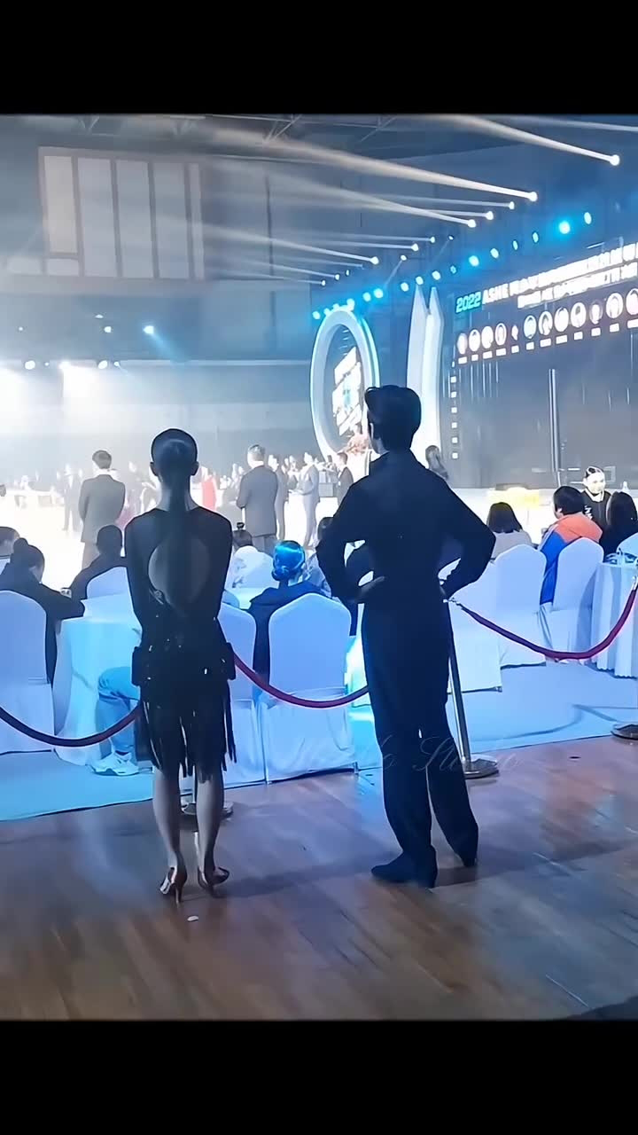 花絮一,超级活跃的佑佑 #王崇墨李茉晗 #墨茉组合 #拉丁舞