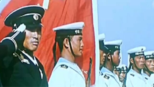 1959年10月1日,新中国成立十周年庆典在天安门举行,毛主席率中外宾客观礼