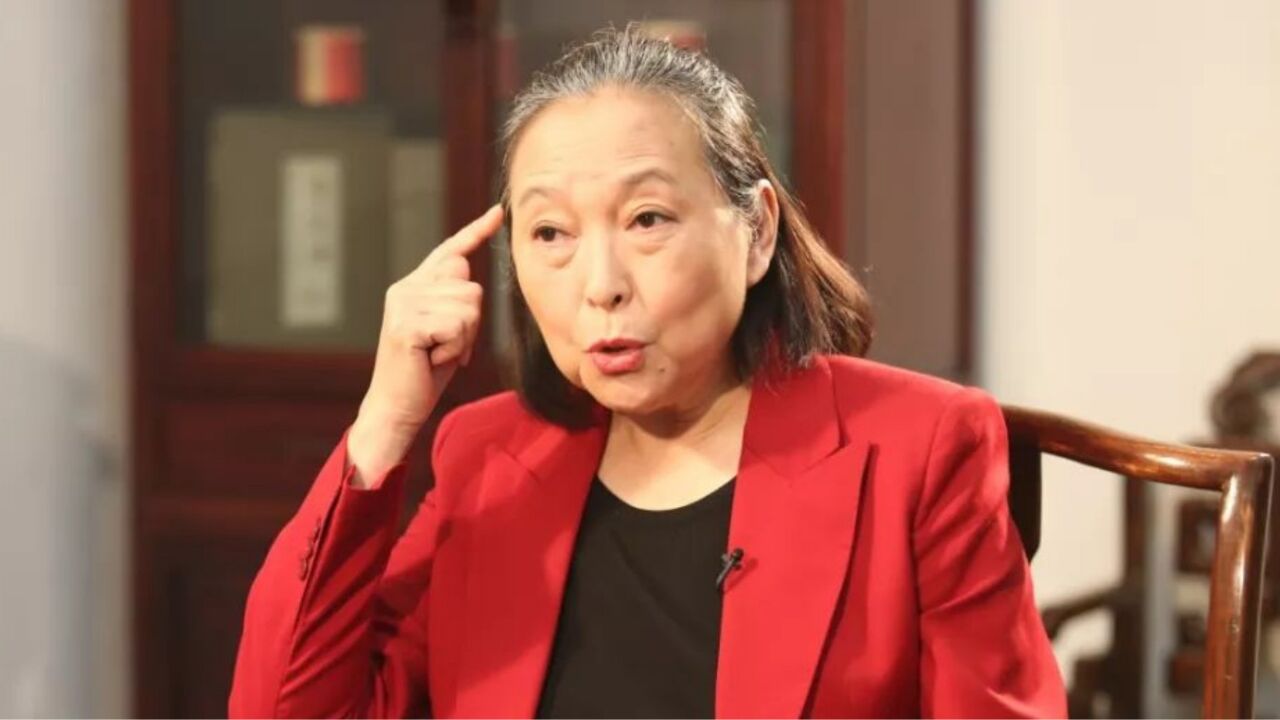 台湾演员方芳三观正!夸赞大陆高铁:一等座比台湾商务座还要舒服