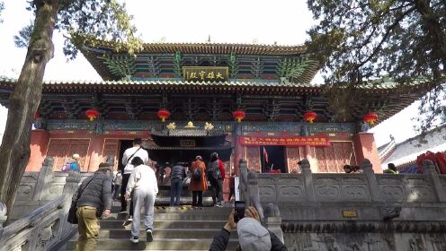 大雄宝殿是寺院佛事活动的中心场所，与天王殿、藏经阁并称为少林寺三大佛殿