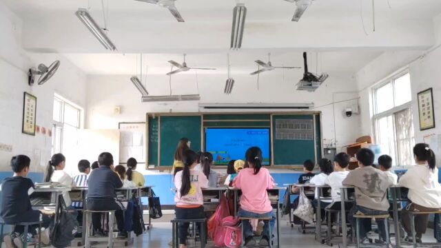 庙下乡唐店小学邢含笑三年级英语 M2U1 I'm Ms Smart