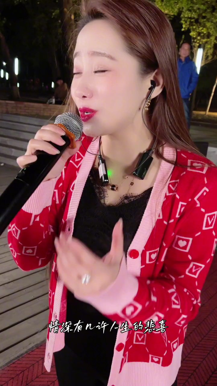 大晨辰 #鞍山大晨辰 #真人真唱 #招牌笑容 #户外唱歌