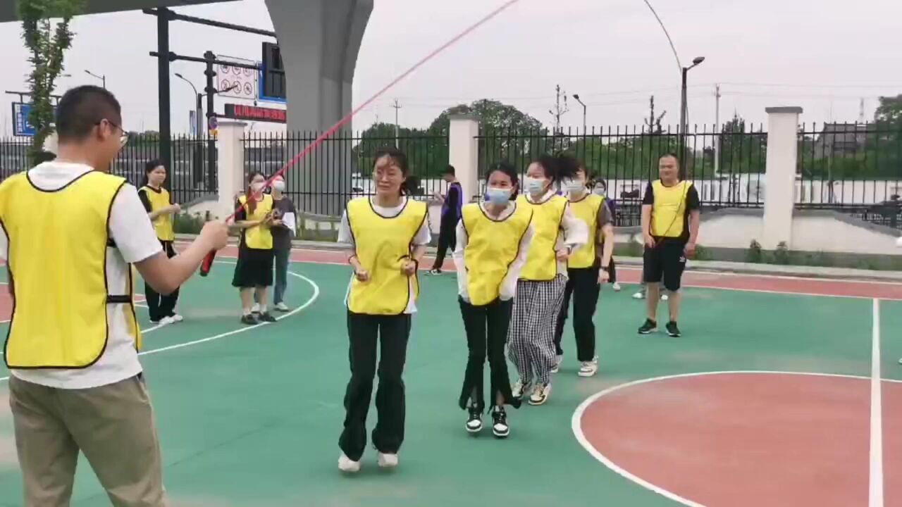 团结协作跳大绳_腾讯视频