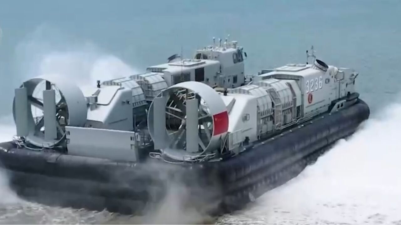 气垫登陆艇是一种能够将重型武器装备和登陆作战人员,快速输送的高速