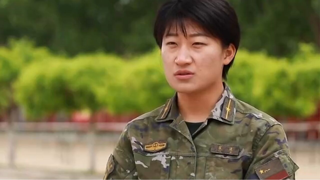 武警猎鹰突击队中队长崔婕,被战友称为"黑脸队长"