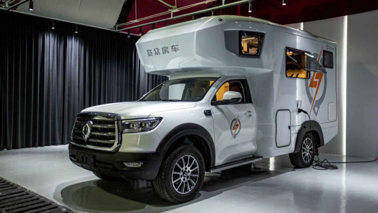 览众骆驼自由炮c房车,四驱动力房车越野毫无压力