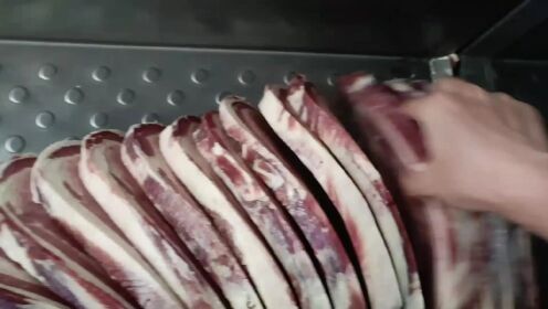 2023年肉类加工厂必备一款砍排机，冻肉切片设备
