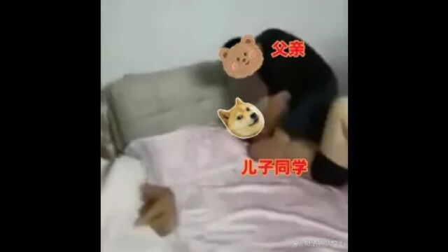 儿子带同学与母亲玩刺激,父亲抓现行反被揍,三人现场都衣衫不整