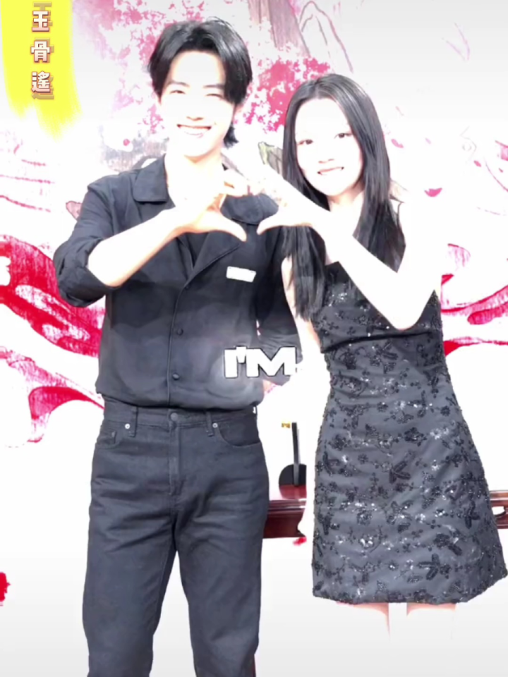 肖战任敏卡点比心