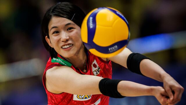 古贺纱理娜扣杀亮点,2023VNL日本女排输给塞尔维亚女排