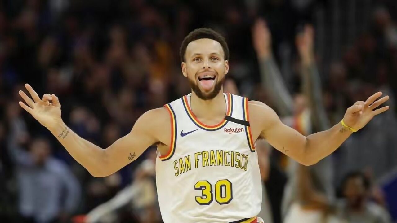 百大球星评选丨库里生涯3 1名场面 各种庆祝动作太萌了