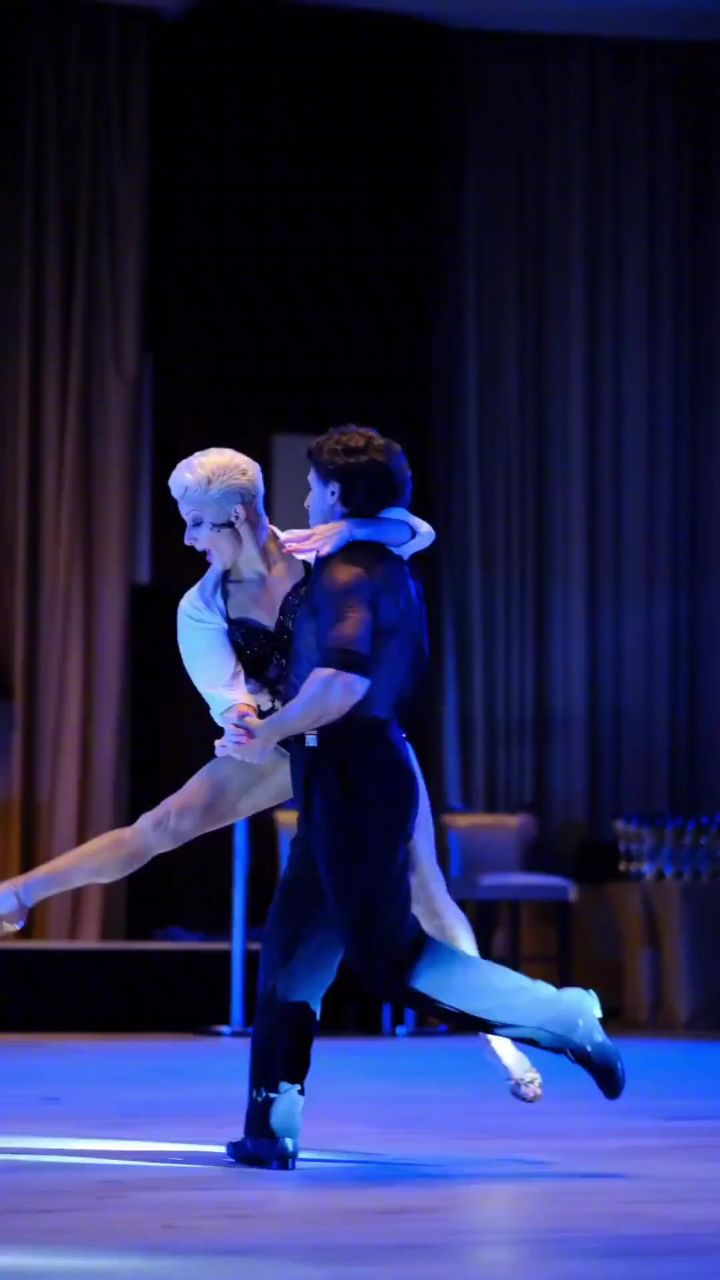 这个旋转,可谓是宝刀未老啊#乔安娜拉丁舞 #最有范的拉丁舞