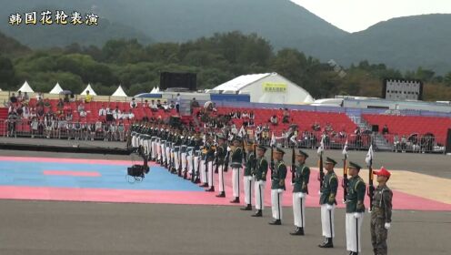 不同国家的仪仗队花枪表演,美国仪仗兵备受欢迎,中国仪仗女兵英姿飒爽#盘点#英姿飒爽#仪仗队_高清1080P在线观看平台_腾讯视频