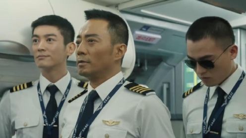 中国机长：飞行员和空姐飞行前的检查，真的太专业了