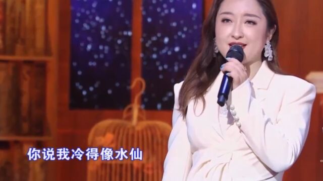 金美儿演唱《爱似水仙》,天女下凡,天籁之声名不虚传