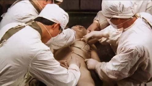 731部队人体实验，活人被推入解剖室，手段极其残忍