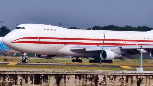 广州白云机场，40年机龄波音742满载货物起飞，腾空瞬间尘土飞扬