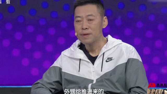 韩主任通过“脊髓电刺激”的方法为患者解决病痛,这项操作对精准度要求很高