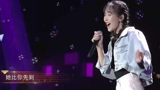 美女演唱刘文正经典歌曲《迟到》,高音飚到天花板了