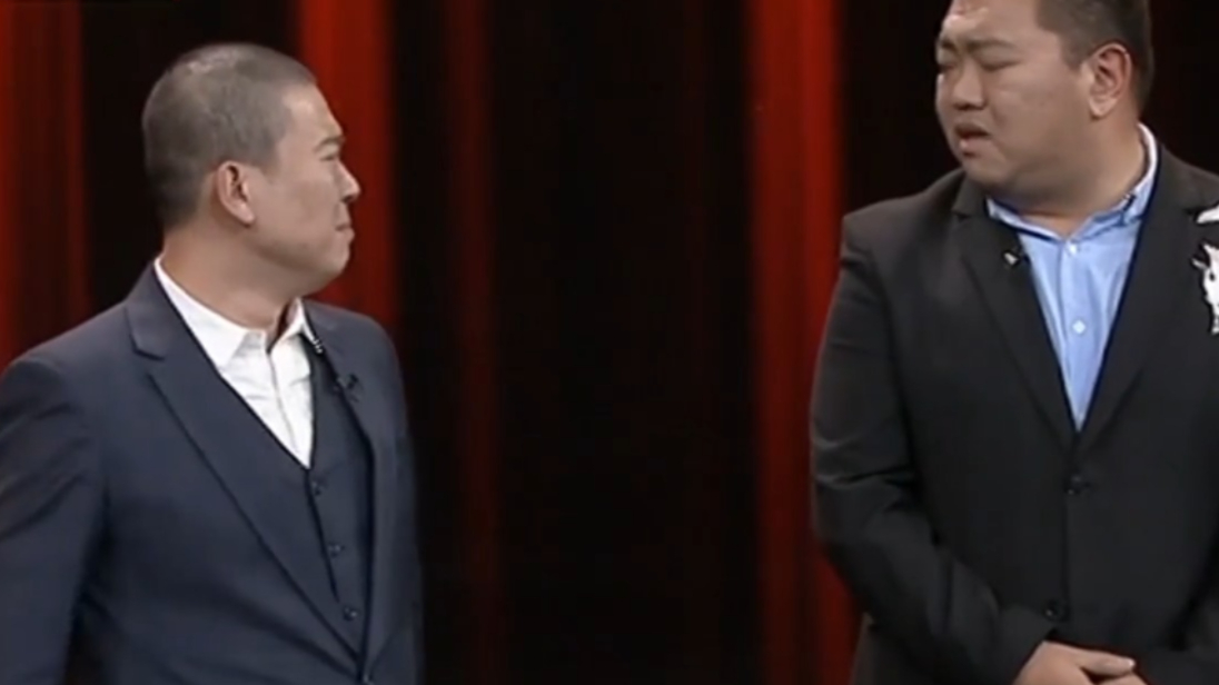 程磊看电视又选择困难,想抛硬币决定,不料硬币竟立起