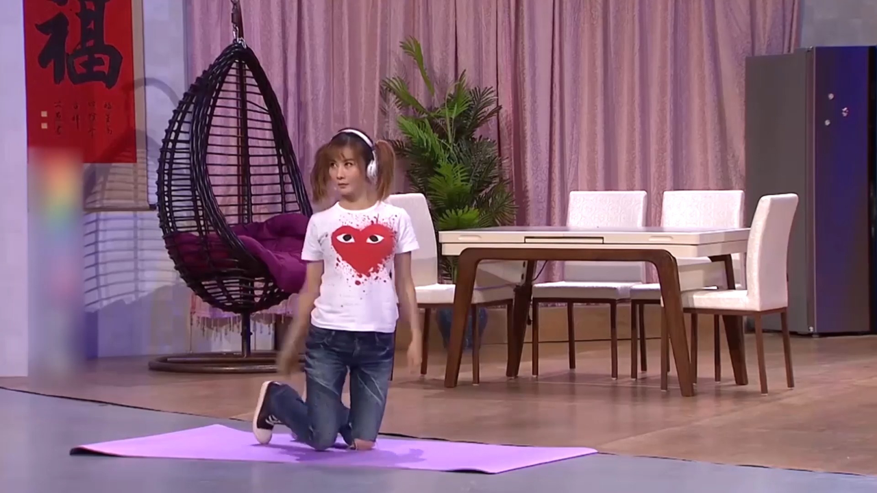 小品《爱的初体验》片段,王小欠花式追求小米粒,看完不笑算我输