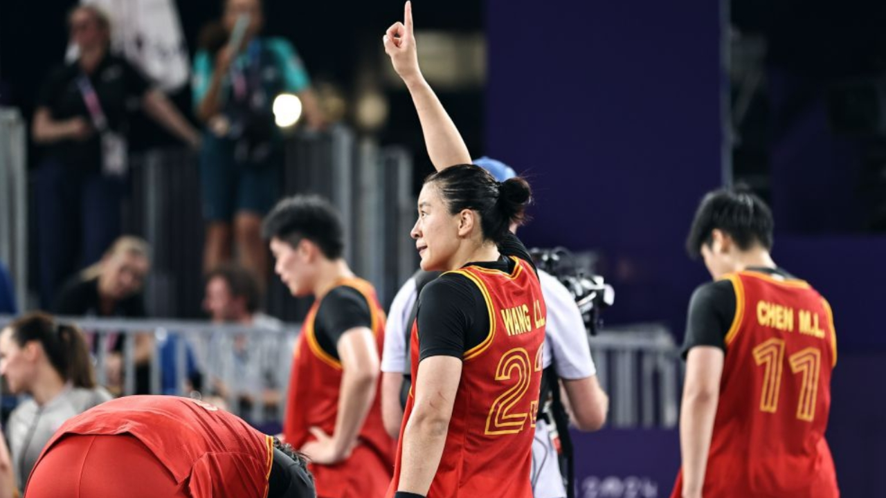 中国三人女篮力克法国