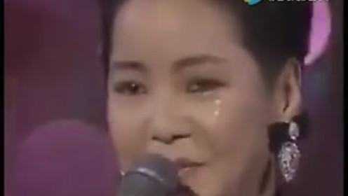 邓丽君现场日文演唱《我只在乎你》 竟然哭了？