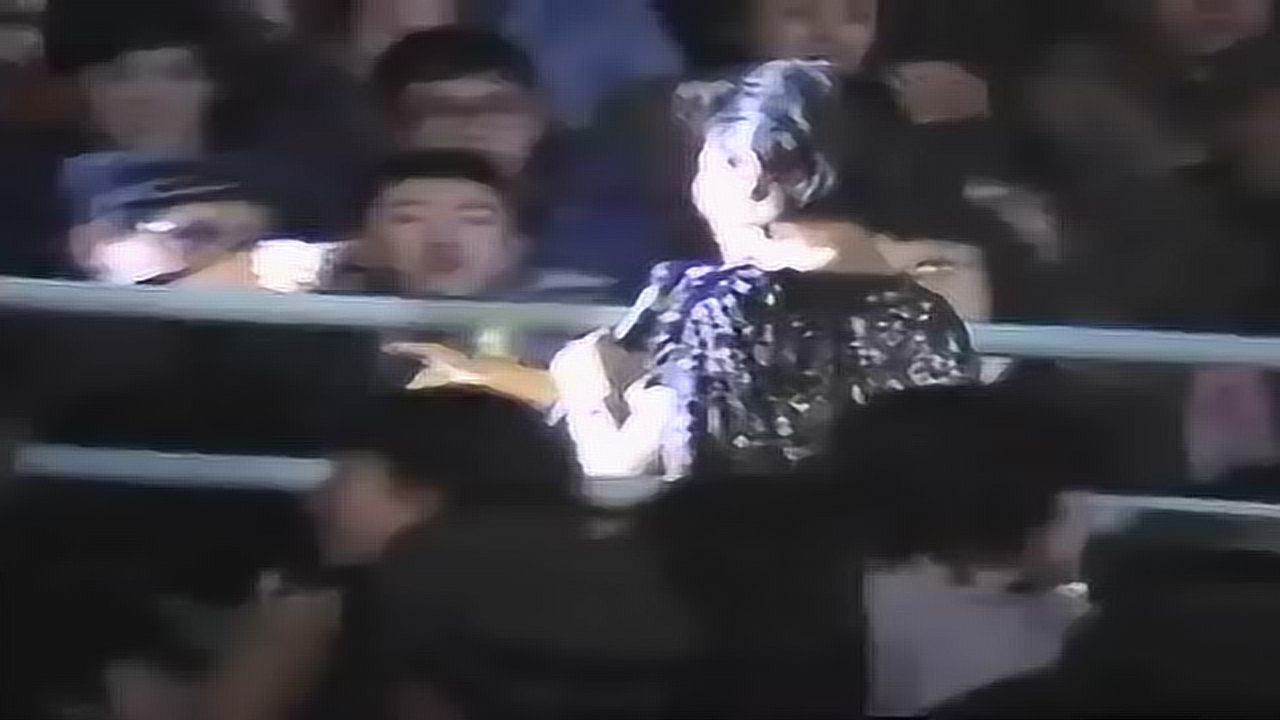 汪明荃《问候你朋友》1985春晚现场版_高清