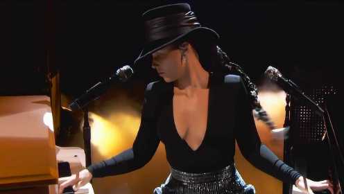 功力深厚！枪姐Alicia Keys玩转双钢琴演绎热单串烧（第61届格莱美颁奖典礼）
