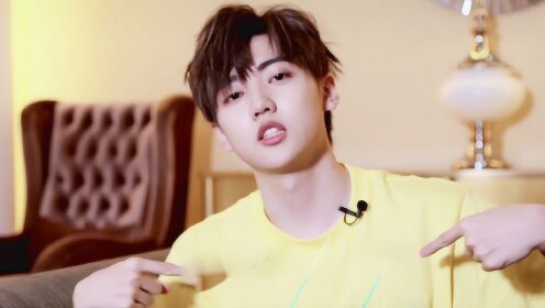 焉栩嘉vlog:焉栩嘉开启回忆之旅,评价热巴姐姐变害羞boy_综艺_高清