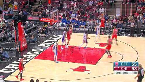 《NBA全场回放》【原声回放】活塞vs公牛第3节 卡特空接暴扣惊艳全场