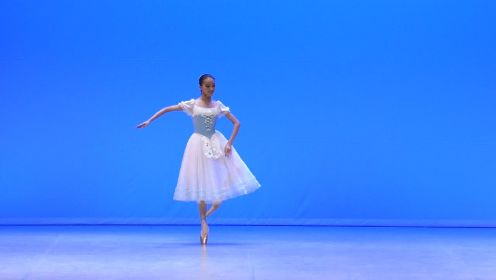 第48届洛桑芭蕾舞比赛中国选手张琳《吉赛尔》第一幕吉赛尔变奏，你有没有她的优美舞姿惊艳到？