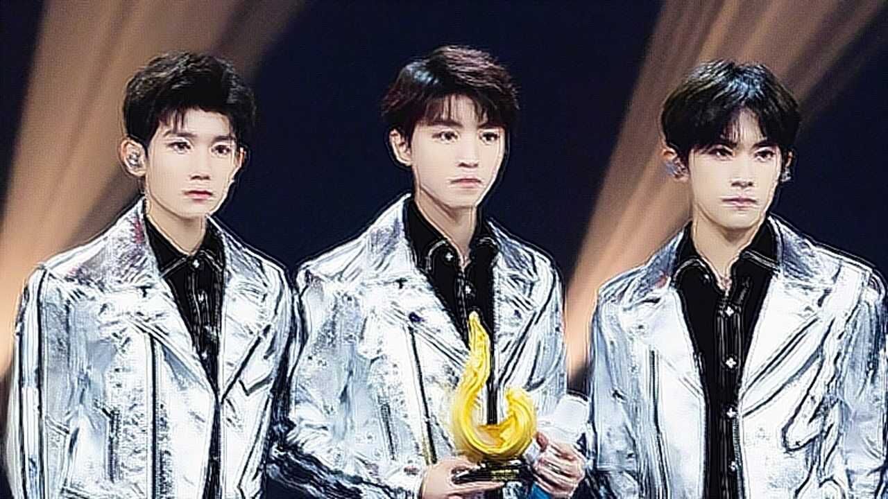 tfboys庆祝出道七周年 手捧定制蛋糕清爽帅气_综艺_高清1080p在线观看