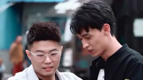 花絮:周九良秦霄贤默契买水果