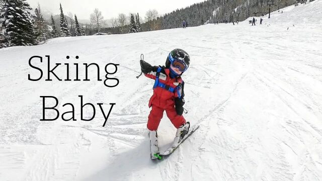 滑雪要从娃娃抓起!一岁baby全副武装开始滑雪心都被萌化了