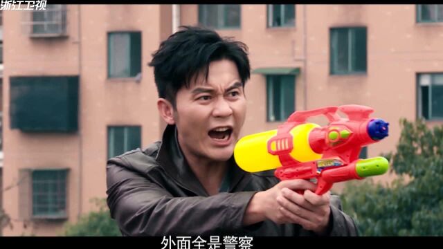 李晨蔡徐坤上演《新手警察故事》