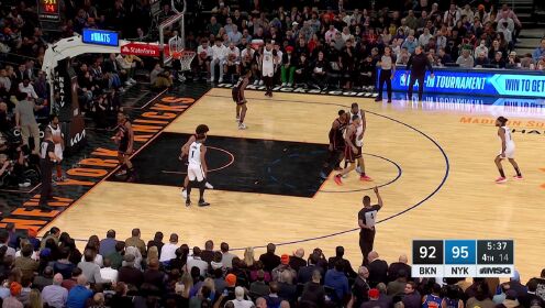 《NBA全场集锦》没有人能抵挡我的进攻 杜兰特迎着两人强行打进中投