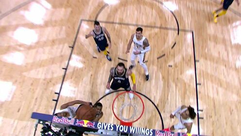 《NBA全场集锦》个人进攻能力简直无解 CJ麦科勒姆极限突破压哨2+1
