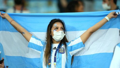 岂能错过梅西最后一舞 一大波阿根廷球迷已抵达卡塔尔现场挥舞国旗庆祝 