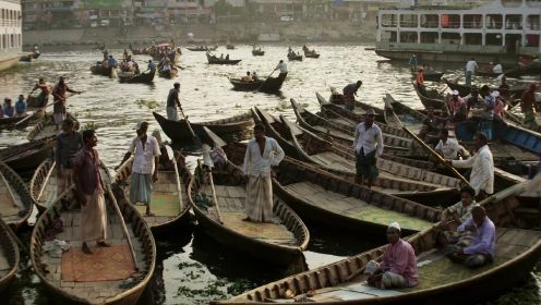 三角洲的人民与水共生全靠不起眼的小船