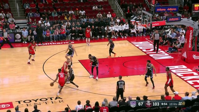 油门一踩谁也不爱 萨缪尔斯直杀篮下2分入账