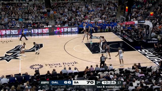 篮下直接漏了一个干净 约翰逊直塞篮下索汉双手暴扣