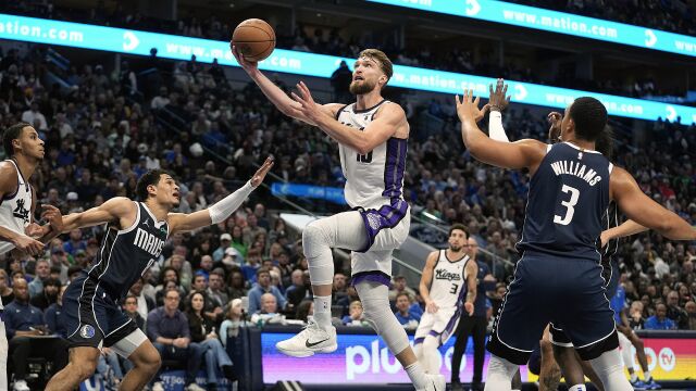 萨博尼斯vs独行侠集锦 砍下32+13+6飞天遁地无所不能