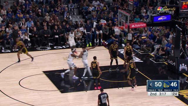 唐斯篮下1V2丝毫不慌 抢下篮板硬起补篮命中