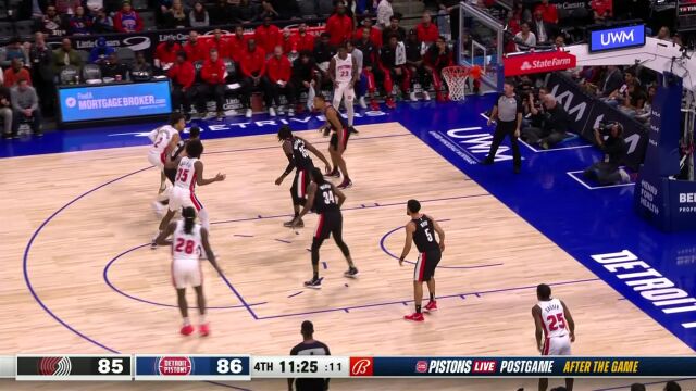 完美的一次配合 坎宁安与巴格利连续传球冲进篮下顺势拿下2+1