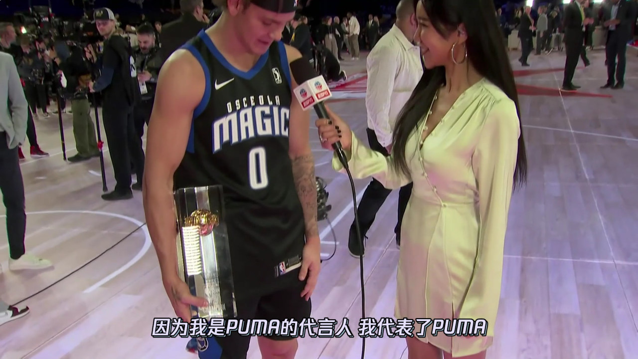 周玲安采访麦克朗字幕