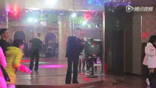 视频: 娄底春圆舞厅国标舞狂欢之夜表演晚会